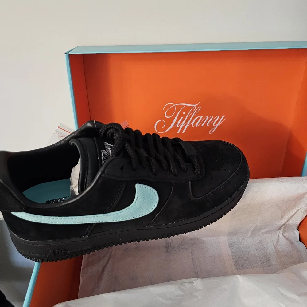 ****SOLD**** Tiffany Nike Air Force One - Picture 1 of 6